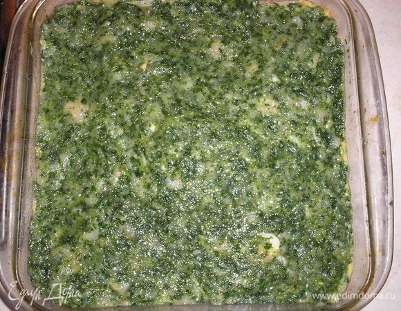 На нее выкладываем куриный фарш со шпинатом.