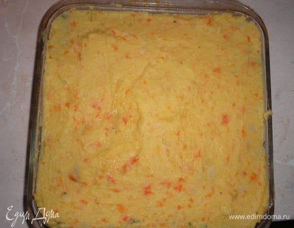 На фарш вторую половину картофельной массы. Сверху выкладываем кусочки сливочного масла. Запекаем в разогретой духовке при темп.190гр. 40 минут.