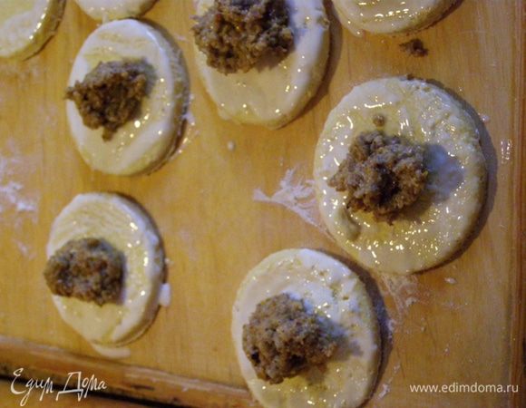 В центр положим начинку, 