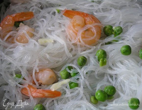 Прогреть несколько минут, перемешать и подавать с зеленью. 