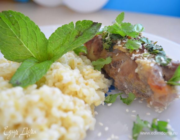 Применение: Свиную шейку разрезать на порции и отбить. Посолить , поперчить, добавить цедру и сок лайма, немного сока из банки с ананасами. Мариновать в течении часа. Имбирь почистить, порезать и измельчить , вместе с ананасами, погружным блендером в пюре.На каждый кусочек мяса намазать пюре и свернуть в рулет. Посыпать рулеты кунжутом, залить маринадом и выпекать в духовке,  разогретой до 200 градусов до готовности. МИР ВАМ!