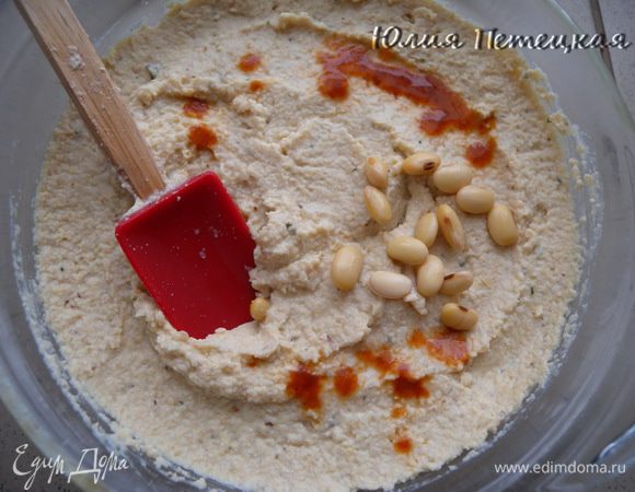 Вообще такие вот "паштеты" можно делать и из фасоли. У Юлии Высоцкой есть прекрасный рецепт здесь на сайте.