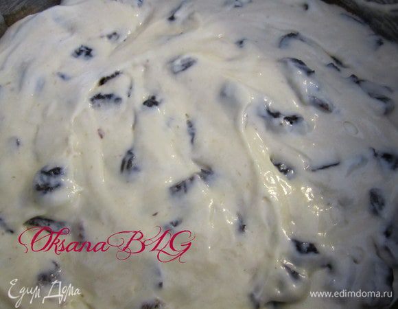 Тесто выпекать в форме 26 см, предварительно смазать сливочным маслом.