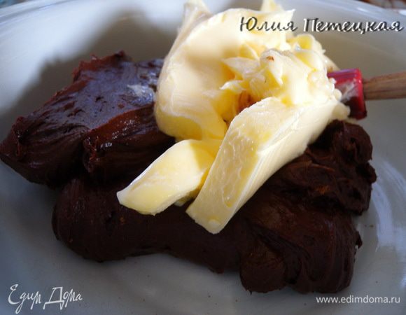 Взбить с размягченным сливочным маслом