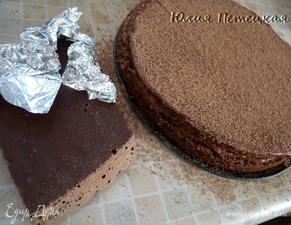 Притрусить тертым шоколадом. И в холодильник