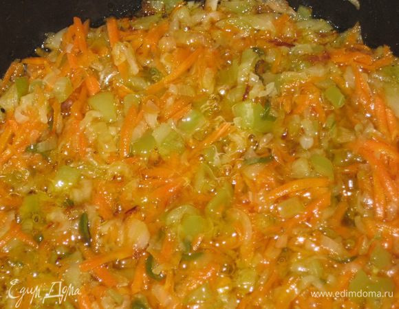 Обжариваем несколько минут.