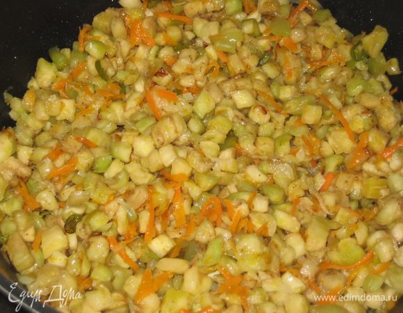 Добавляем баклажаны (баклажаны нужно смыть и хорошо отжать).