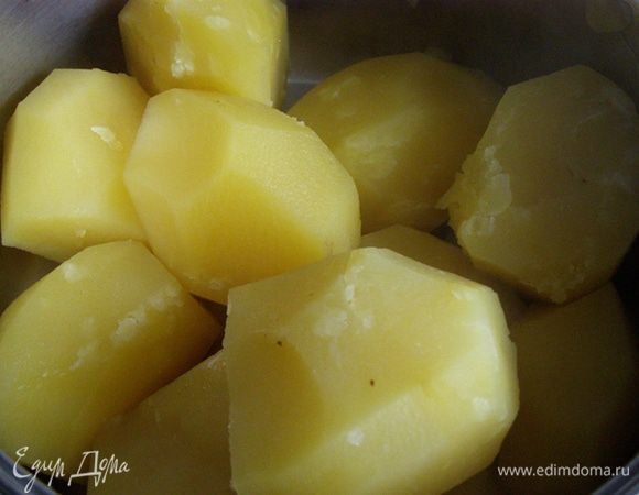 Картофель отварим в подсоленной воде