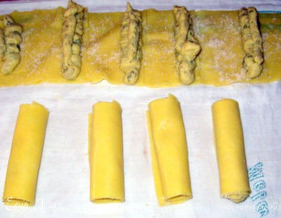 Закрутить в трубочки.