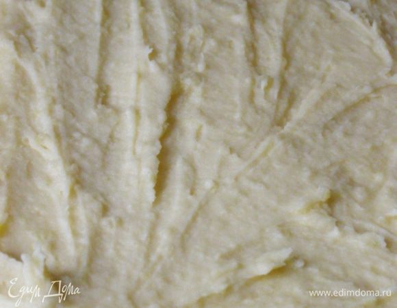 выложим на смазанный маслом противень слоем толщиной 1 см. Полностью остудим