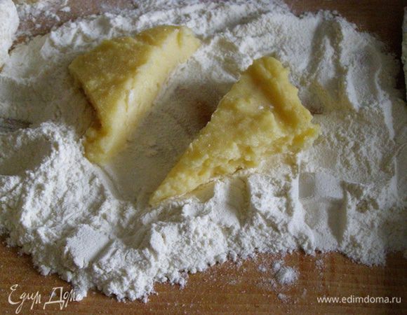 обваляем в муке