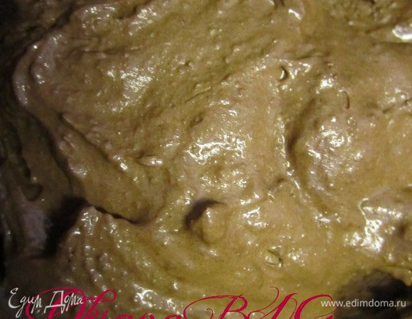 Для конфеток понадобится готовый крем ганаш (100 мл. сливок, 100 гр. шоколада, 50 гр. сливочного масла). Шоколадный бисквит- измельчить в крошку. 