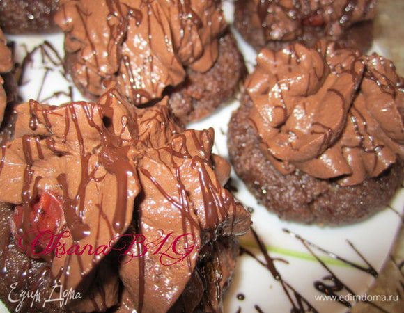 По желанию, шоколадом.