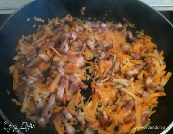 Спассеровать на сковородке в течение 5 мин...