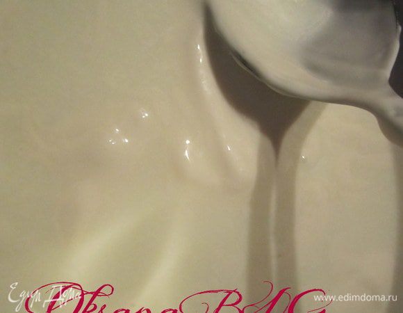 Ганаш. Сливки и молоко поставить на огонь, довести до кипения. снять с огня.