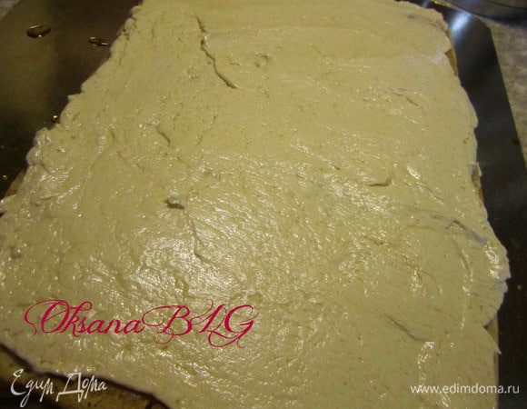 Покрыть 1/2 ч. кофейного крема. Поставить на 10 минут в холодильник.