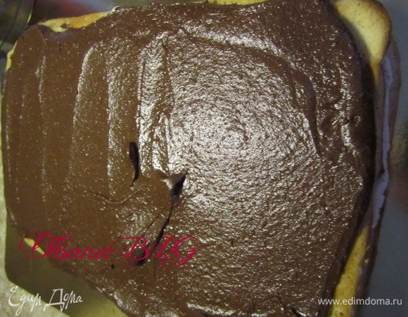 Нанести ганаш. Поставить на 10 минут в холодильник.