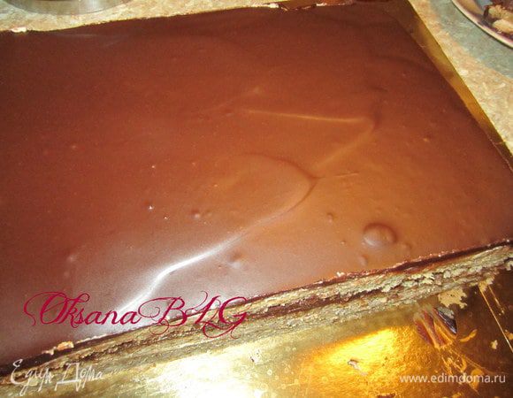 Охладить. После охлаждения ровно обрезать бока.