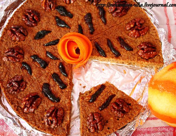 Выпекать 30-35 минут. Можно накрыть шортбред фольгой, чтобы он не зарумянивался. Мы любим румяную выпечку, так что я подержала его чуть дольше. 
Готовый шортбред сразу же разрезать на части по намеченным насечкам. Дать остыть.
Мы не смогли дождаться, слишком заманчивым был запах двух видов апельсина на свежеиспеченном шортбреде :)
Приятного аппетита!