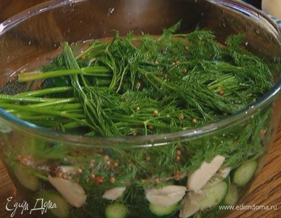 Поставить огурцы на 8 часов (а лучше на сутки) в прохладное место.