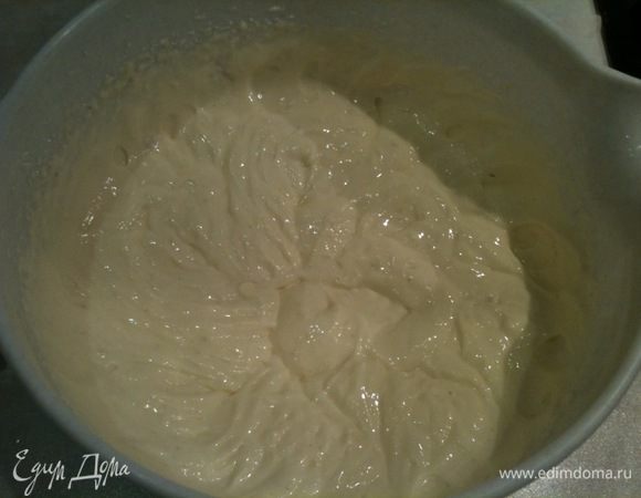 Приготовить начинку. Манку залить кефиром на мин 10, для набухания. Смешать все инградиенты для начинки и хорошо взбить миксером до образования однородной массы...