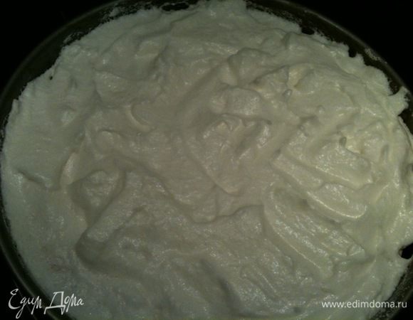 Покрыть его белковой массой и сново поставить в духовку, буквально на 5 минут...