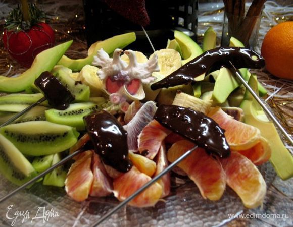 Готовлю фондю на открытом огне в специальной жаропрочной
посуде, называемой какелон ...