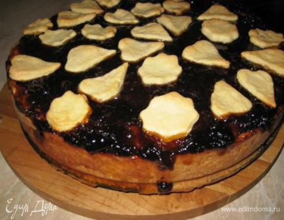 ...Духовка 180 по рецепту всего печется 50 мин. У меня форма 22 см и пекся еще с вареньем и украшениями 30мин, т.е. в общей сложности 1ч 10 мин. Подавать остывшим. Мои рекомендации - все-таки перед тем как выкладывать творог пропечь мин 15 тесто. И с вареньем получилось приторновато, лучше используйте свежие или размороженные ягоды. Кстати, очень классно будет просто с творогом. Приятного аппетита!