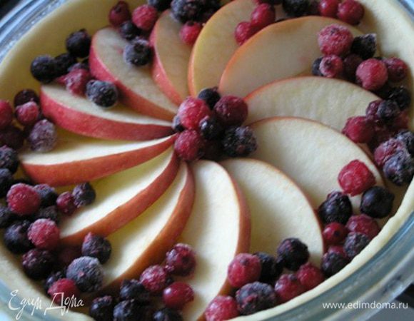 Смородину рассыпать на яблоки (не размораживая),