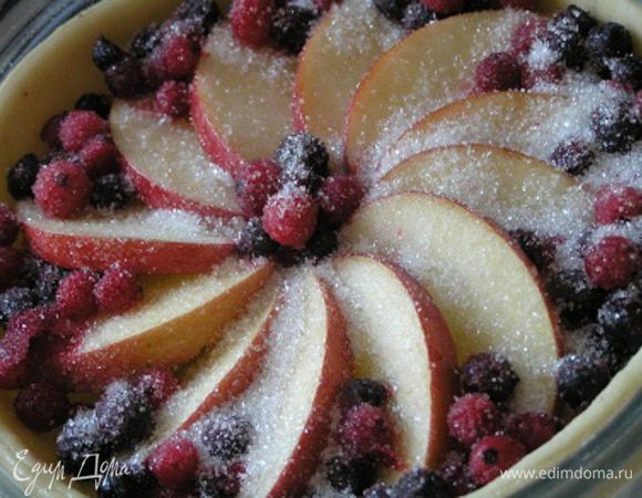 посыпать все сахаром, сбрызнуть маслом.