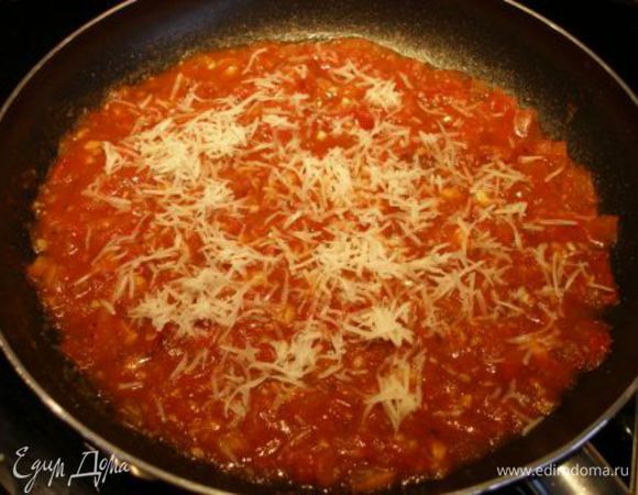 Добавить пармезан, перемешать.