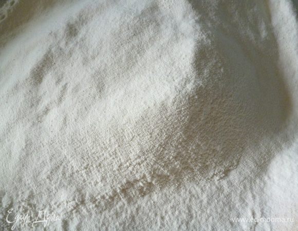 Просеять муку.Приготовить все продукты.