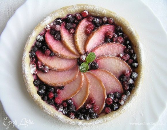 Перед подачей посыпать сахарной пудрой, украсить мятой.