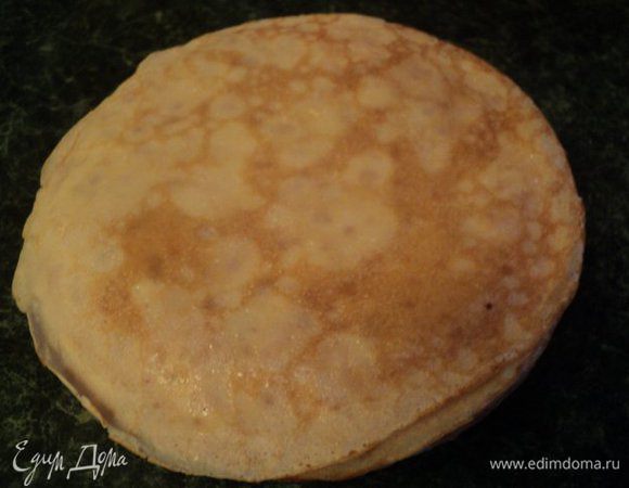 Испечь тонкие блинчики.