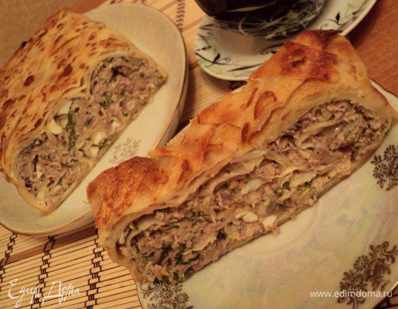 Готовый пирог вынуть из формы и охладить. Подавать, порезав кусочками. Приятного аппетита!