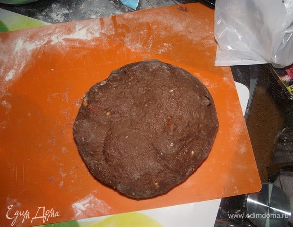 Замесите густое однородное тесто.