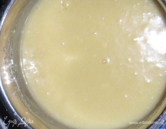 Для крема приготовить ганаш: Шоколад и сливки поставить на водяную баню, не перемешивать, растопить, снять с бани, аккуратно перемешать до состояния крема...