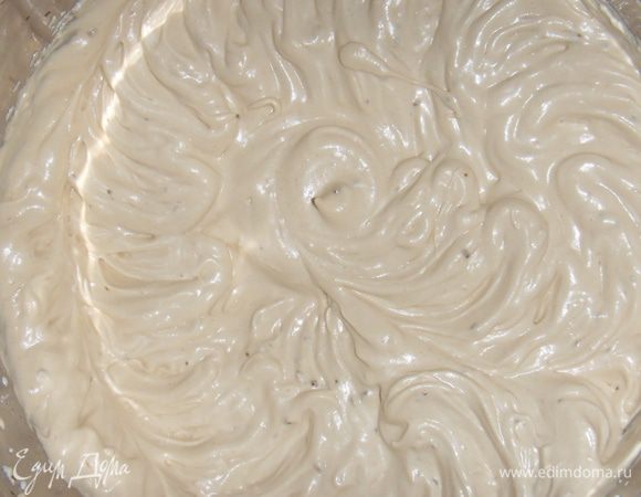 коржи безе: белки взбить с щепоткой соли до мягких пиков, добавить кофе, постепенно сахар, взбить до жестких пиков...