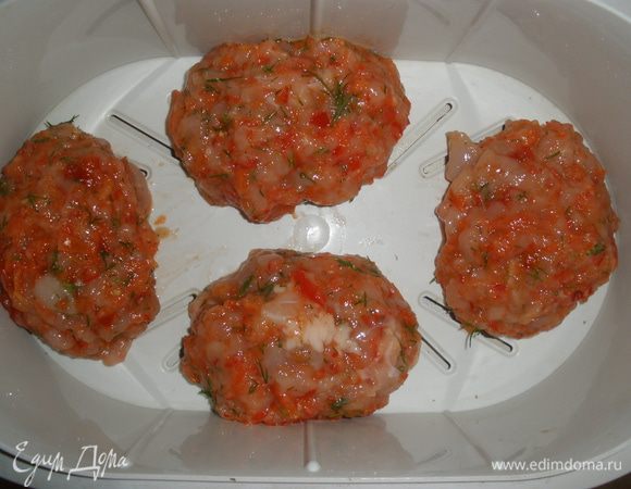 Сформировать котлетки. Варить в пароварке 20 минут (так в рецепте, но я варила 30 ...боюсь)
