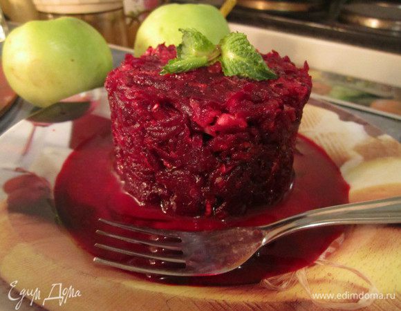 Я люблю когда салат на мелкой терке, но особо разницы нет - крупная или мелкая.
