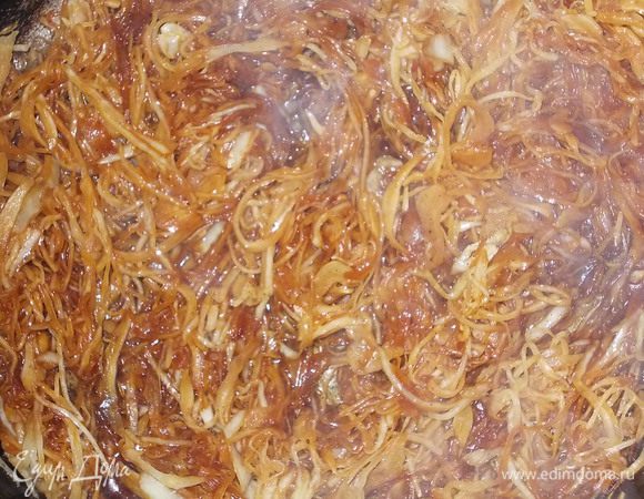 добавить перец и тушить до тех пор как капуста станет коричневой