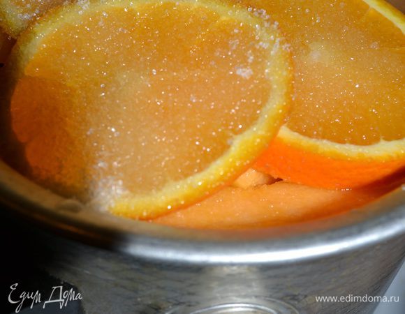 Ставим на небольшой огонь наполненную пароварку,по времени уваривается всё где то 1,5часа.