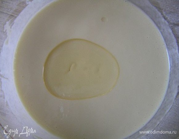затем влить масло, перемешать.