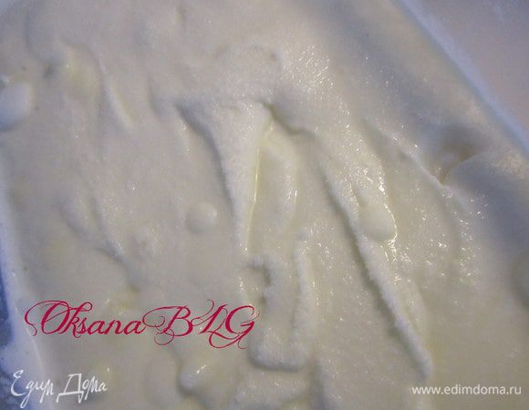 Приготовить мороженое по рецепту http://www.edimdoma.ru/recipes/39025 Поставить в морозилку на 4-5 часов.