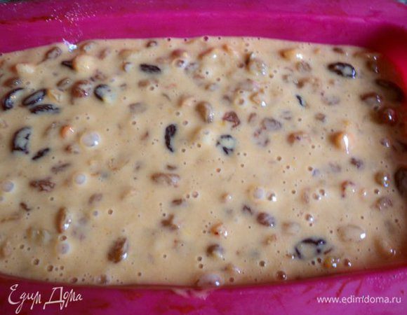 Добавить слегка взбитые яйца, хорошо размешать. Вылить тесто в форму. Выпекать 60-80 мин до сухой палочки. 