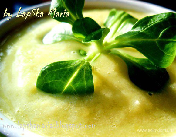 Готовый суп пробьем в блендере и можно подавать. Как видите очень простое приготовление, а результат вас порадует. Приятного аппетита!