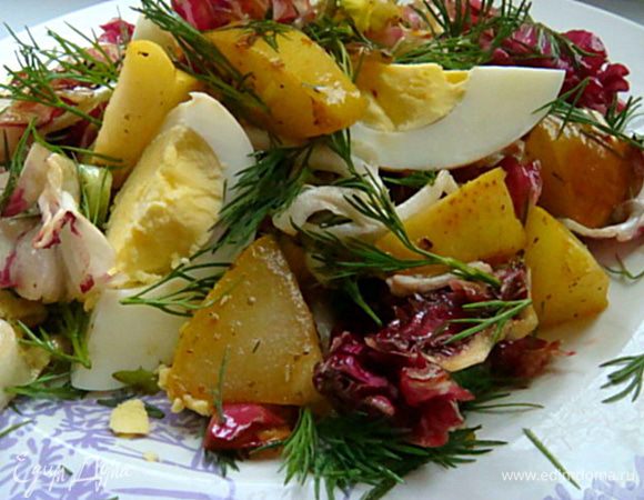 Тем временем- яйца отвариваем в крутую и охлаждаем в холодной воде.
Грушу порезать на крупные кубики (сердцевину удалить).
Распускаем на медленном огне сливочное масло. Добавляем к нему травки и соль- томим минуту. Высыпаем далее сахар -  мешаем до растворения сахара.
Выкладываем в сливочный соус -груши- встряхиваем неск.раз. и готовим на медленном огне примерно минуты 3-4. Груша внутри станет мягкой, но форму держать будет великолепно.
