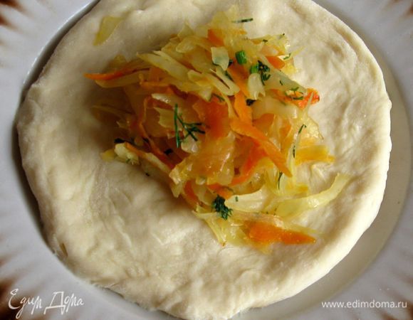 Выложить начинку.