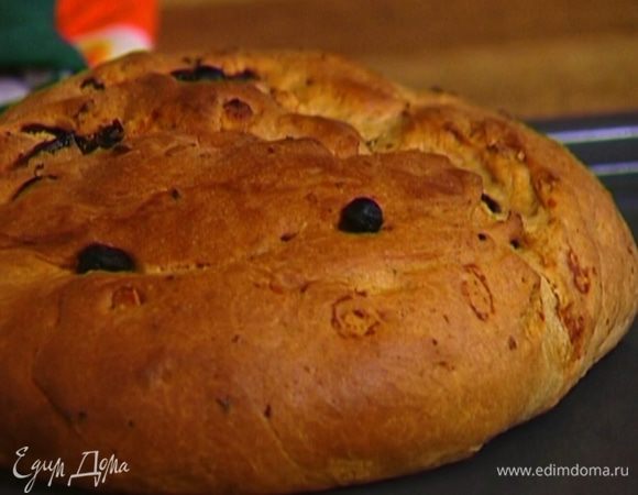 Поместить хлеб в разогретую духовку на час-полтора. На нижнюю полку духовки поставить емкость с водой, чтобы получилась поджаристая корочка.