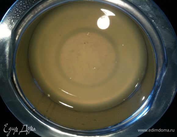 Из лимонов выжать сок и процедить его...